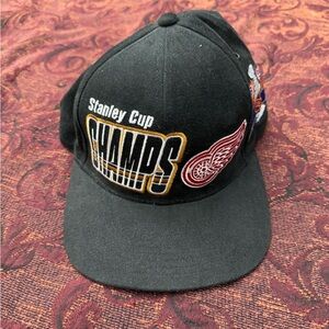 NWT 1997 STARTER Detroit Red Wings Stanley Cup Champs Hat